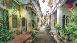 An alley of hisstoric road.